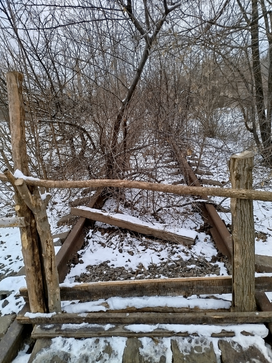 Заброшенная железная дорога к хладокомбинату "Винтер", Энергозаводу и складам.