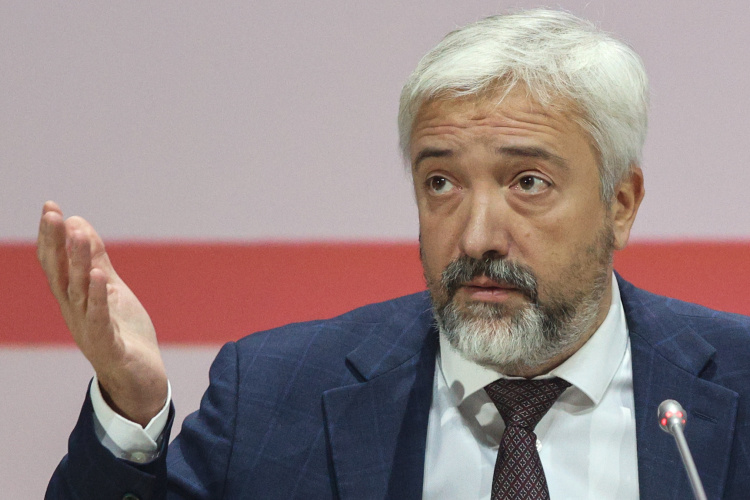    По словам Примакова, Русский дом в течение полутора месяцев должен покинуть арендуемое помещение на улице Узеира Гиджибекова, т. к. владелец заявил, что срочно хочет его продать.   
Фото: «БИЗНЕС Online»