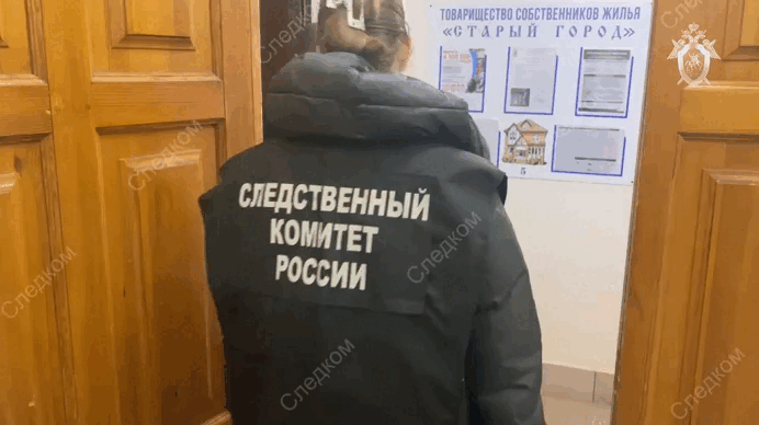    Пока опираться мы можем на сведения источников. А они рассказывают, что Виктор Тархов и его супруга Наталья были жестоко убиты месяц назад. Их тела были расчленены и помещены в пластиковые контейнеры для сокрытия улик.