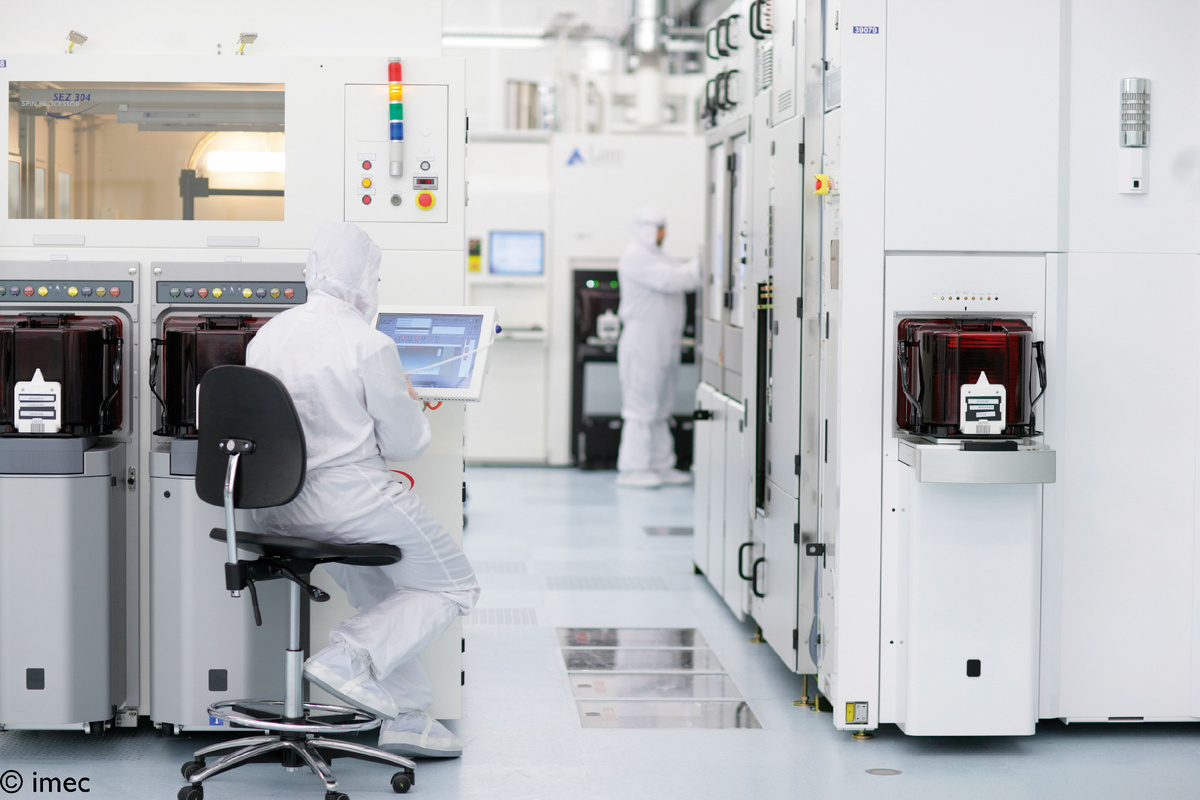 «Чистая комната» на полупроводниковом производстве. Изображение: imec.com