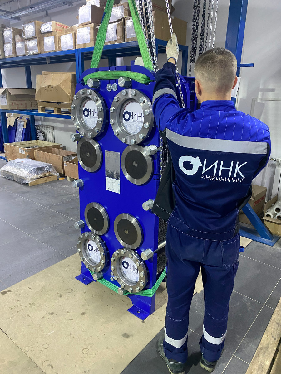 Инженер ИНК Инжиниринг на производстве 