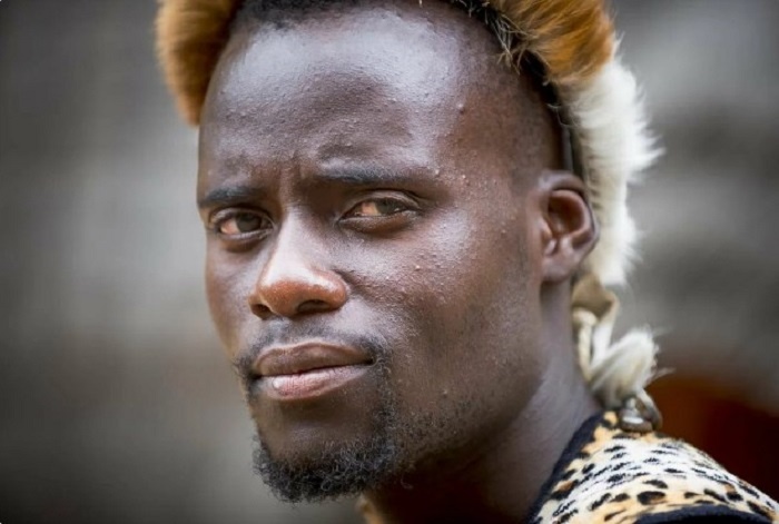 Непортрет, конечно, но для выходца из того региона такая внешность типична.