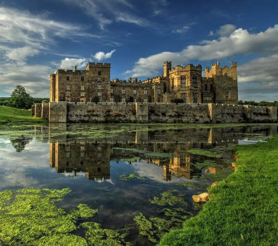 Листайте вправо