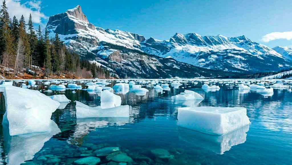 Лед на озере