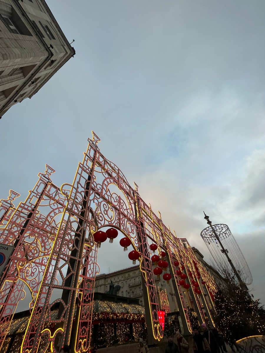 Так встречает сквер на Тверской площади в 2025 году