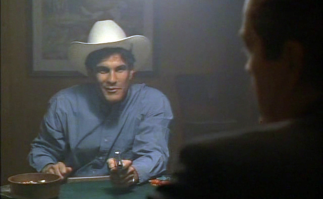 Пролистните изображение, чтобы увидеть следующий кадр из фильма «Джокер» (1992)