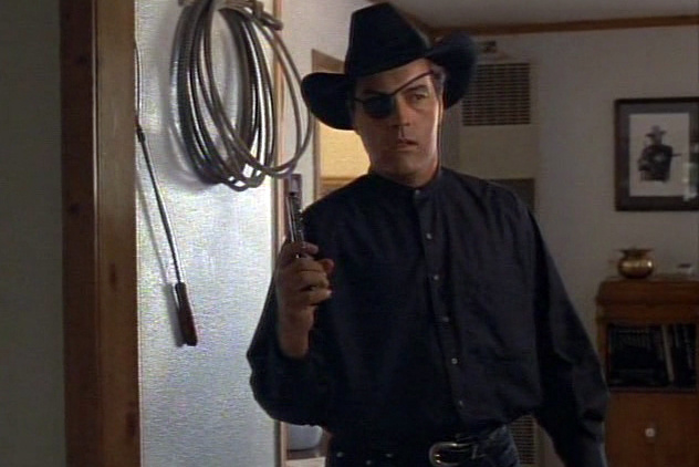 Пролистните изображение, чтобы увидеть следующий кадр из фильма «Джокер» (1992)