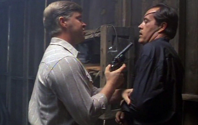 Пролистните изображение, чтобы увидеть следующий кадр из фильма «Джокер» (1992)