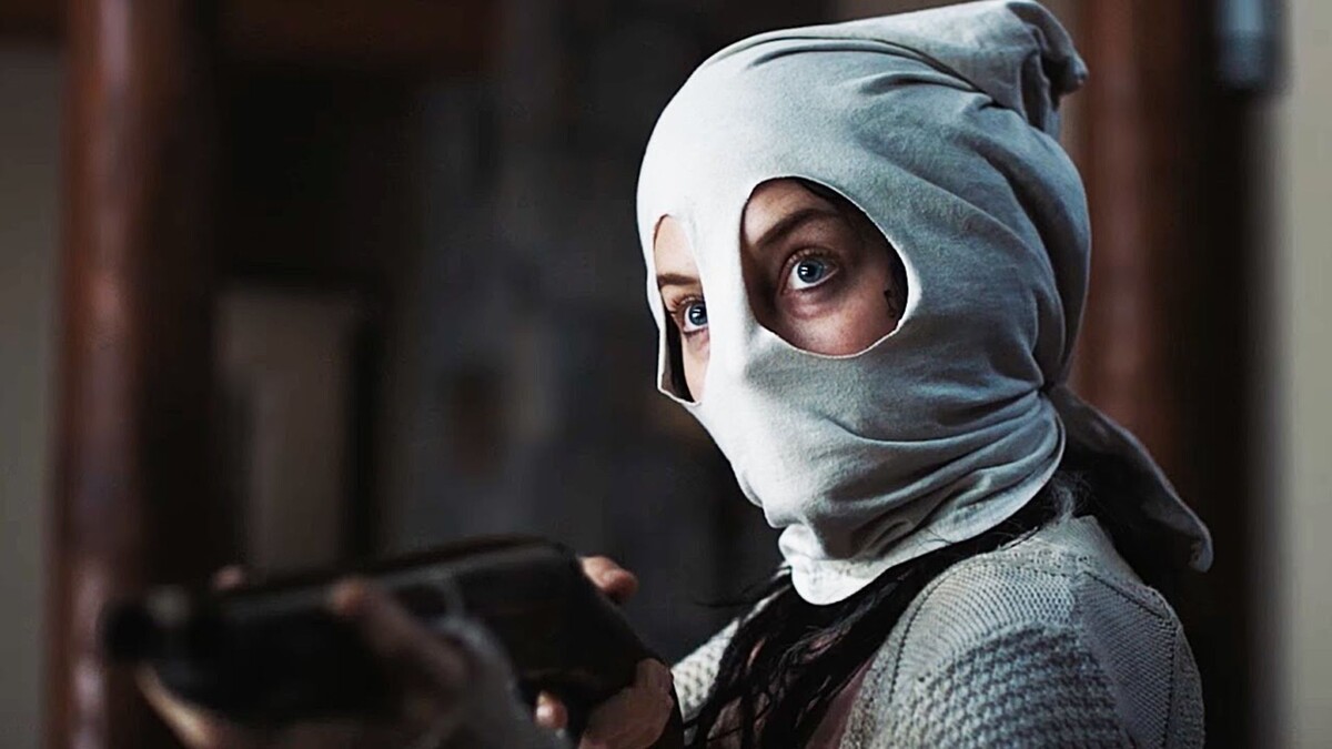 Пролистните изображение, чтобы увидеть следующий кадр из фильма «Я в этом мире больше не чувствую себя как дома» (2017)