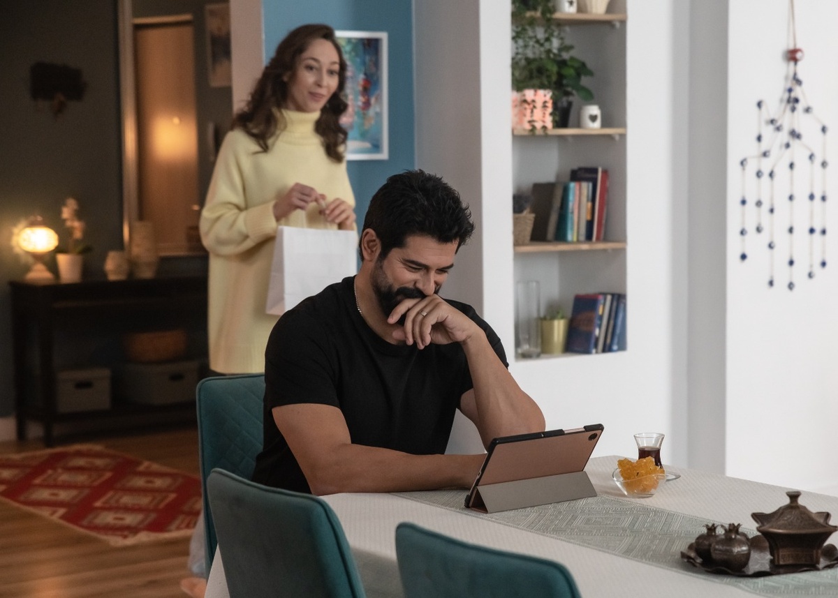    Иви представит новый эпизод сериала «Я к тебе надолго» (фото 1)