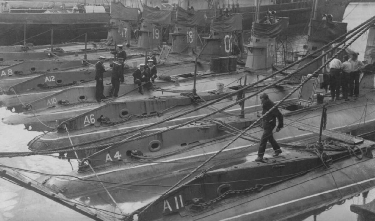 Первые британские "Холланды" (тип А) в базе