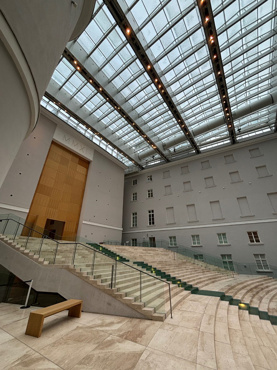 Пространство внутри Главного штаба