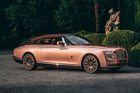 🚘 Уникальный кабриолет, сделанный вручную. В багажнике встроен мини-бар с холодильником и столиками для пикника.