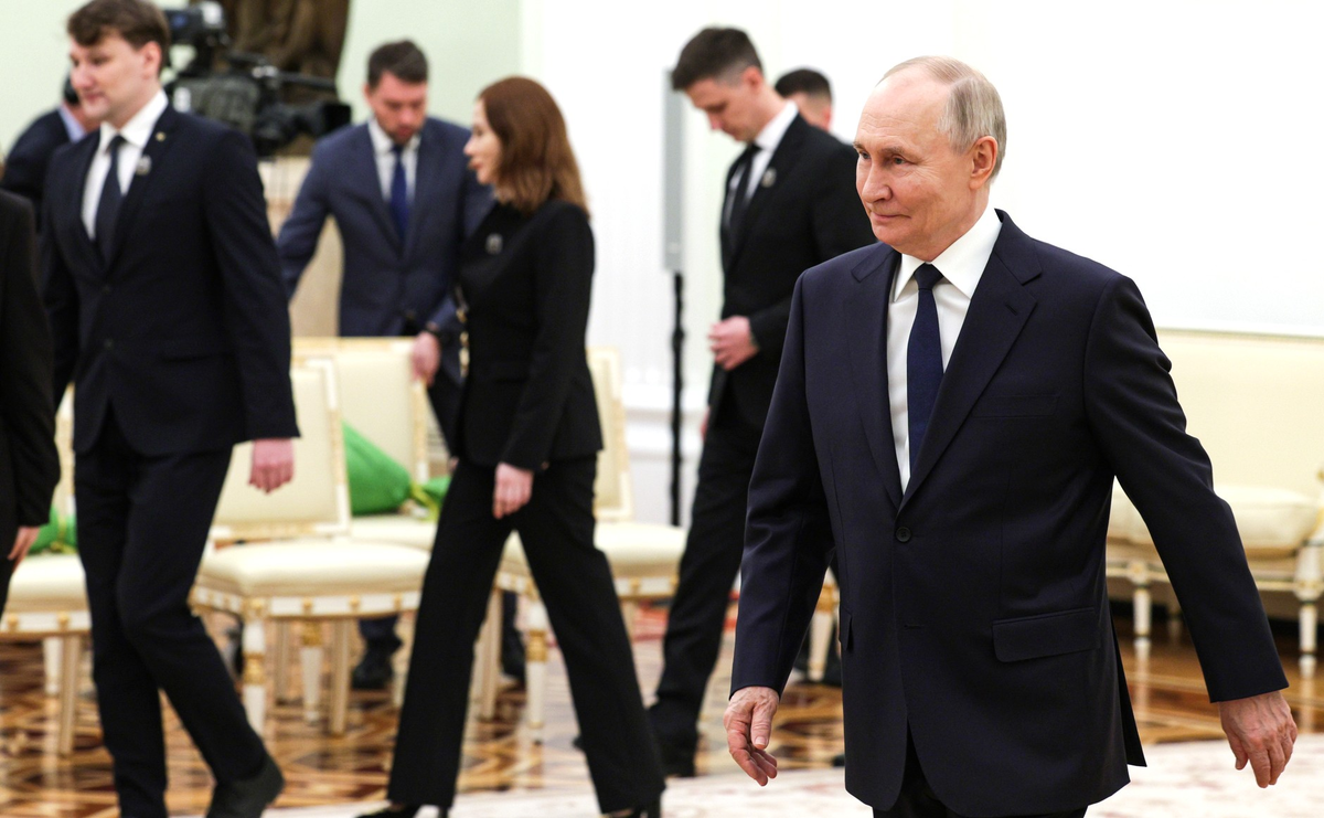 В преддверии Дня российской науки, отмечаемого 8 февраля, Владимир Путин вручил в Кремле премии Президента в области науки и инноваций молодым учёным за 2024 год.