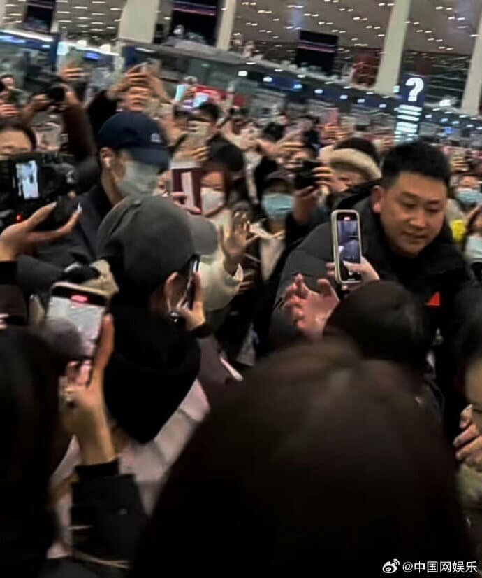 В толпе фанатов (фотография из открытых источников)