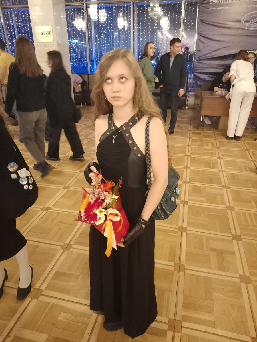 Именинница во время одного из прошлых походов в театр