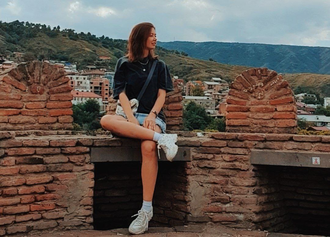 Это я в Грузии, потому что путешествия круче вещей)