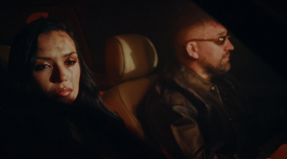     Кадр из клипа «Ветер дорог»