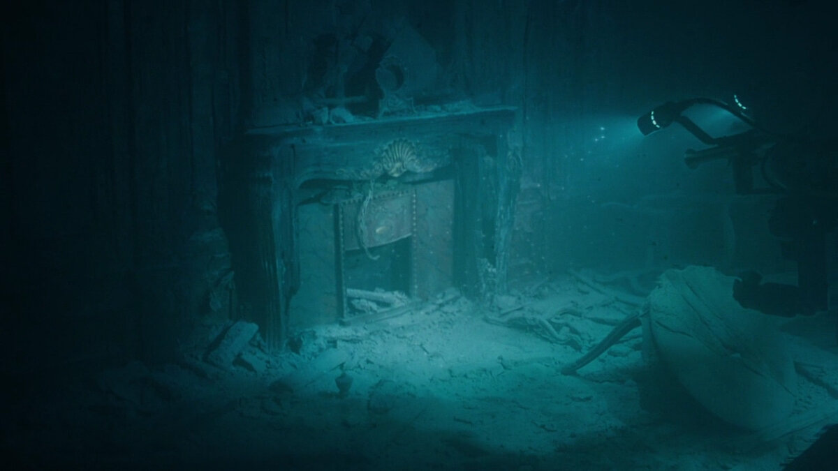 Затонувший лайнер. Кадр из фильма «Титаник».