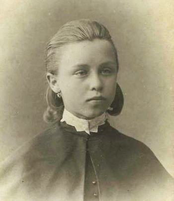 Римма Иванова — гимназистка. 1908 год. Источник: rodina-history.ru. Фото: Ставропольский музей-заповедник им. Г.Н. Прозрителева и Г.К. Праве.