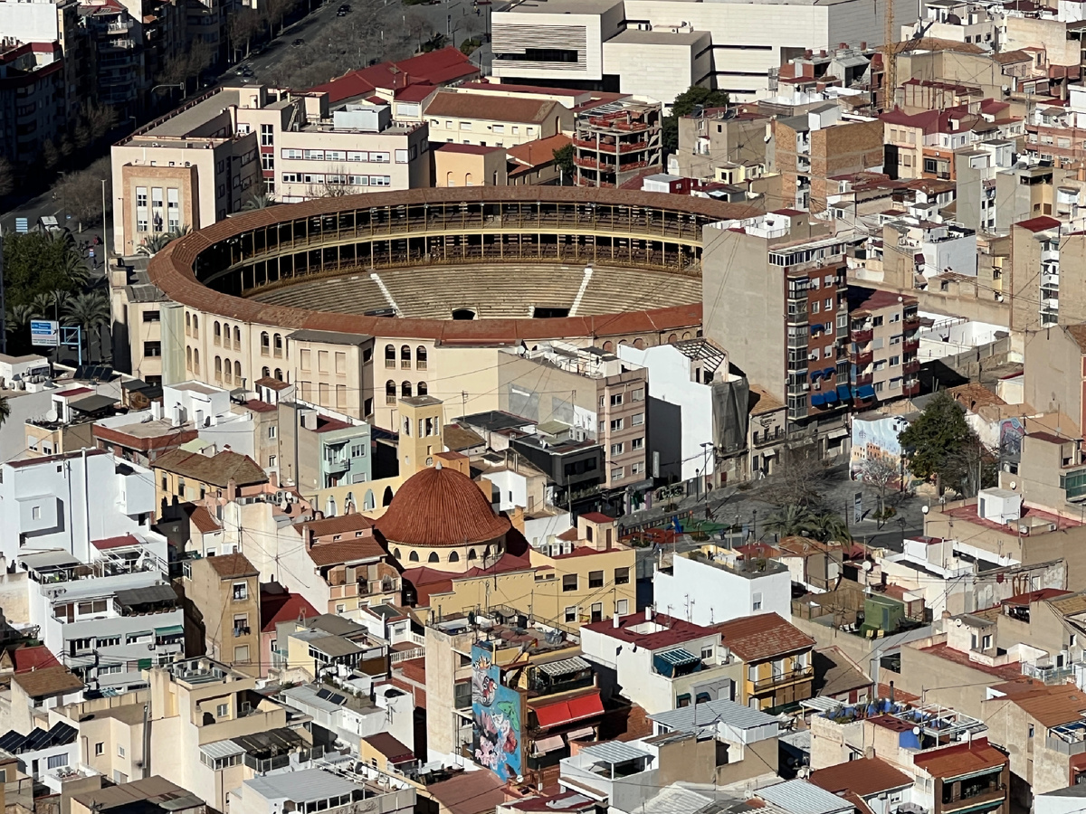 Арена для боя быков на пласа де Торос, Аликанте, Испания. Фото автора 