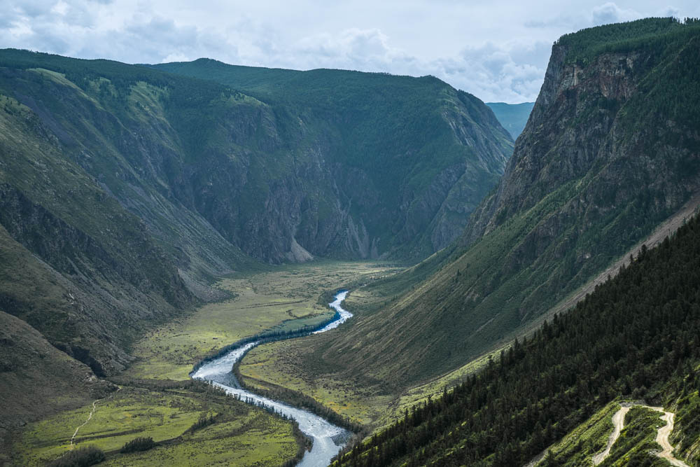 Долина реки Чулышман и кусочек серпантина Кату-Ярык. Фото: О.Яблоковой