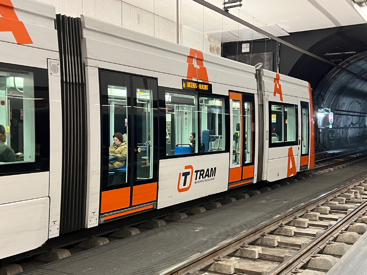 Метро-трамвай, Аликанте, Испания. Фото автора