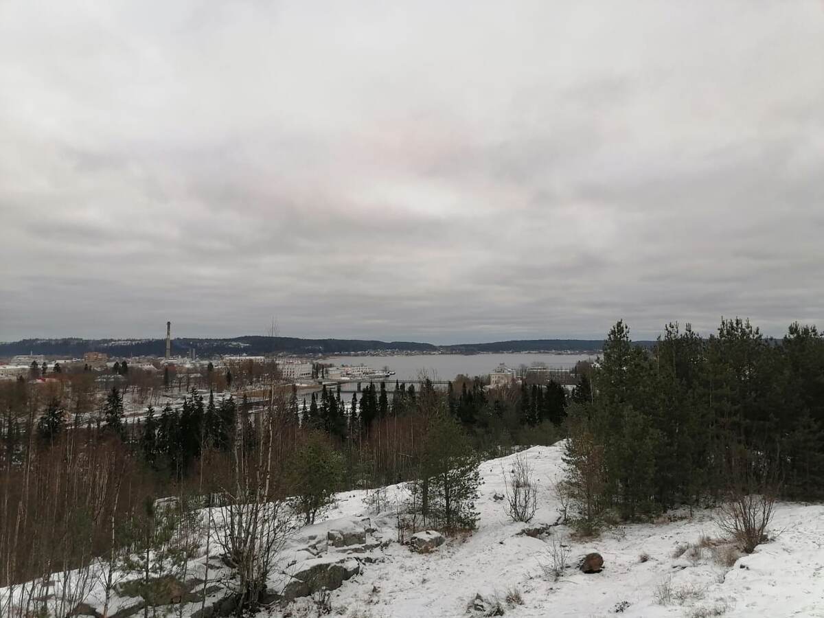 Виды со смотровых площадок на горе Кухавуори. Листай вбок, чтоб посмотреть все фотографии.