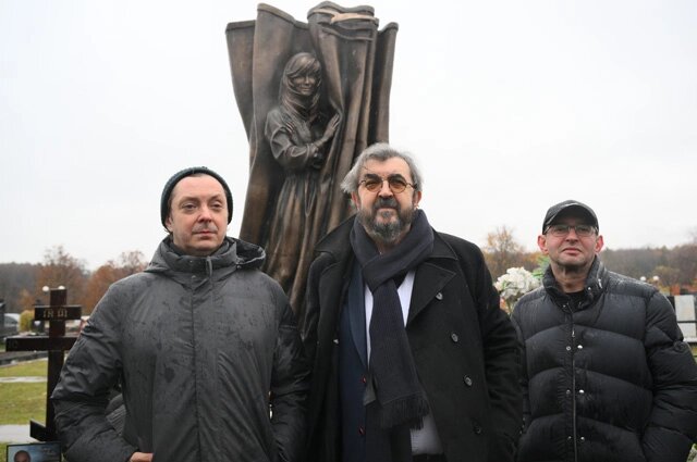 Мирошниченко ирина памятник на могиле фото