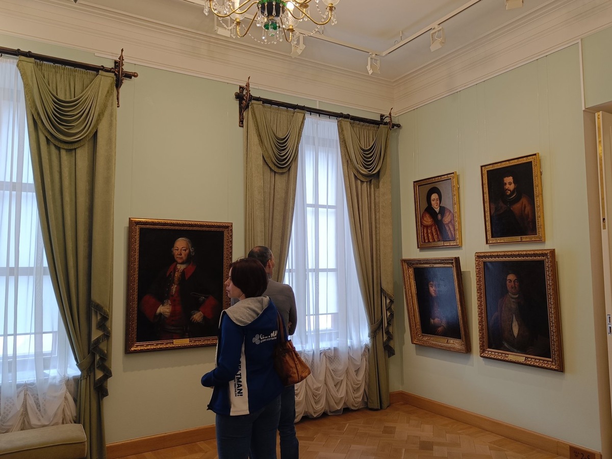 Петровский зал.