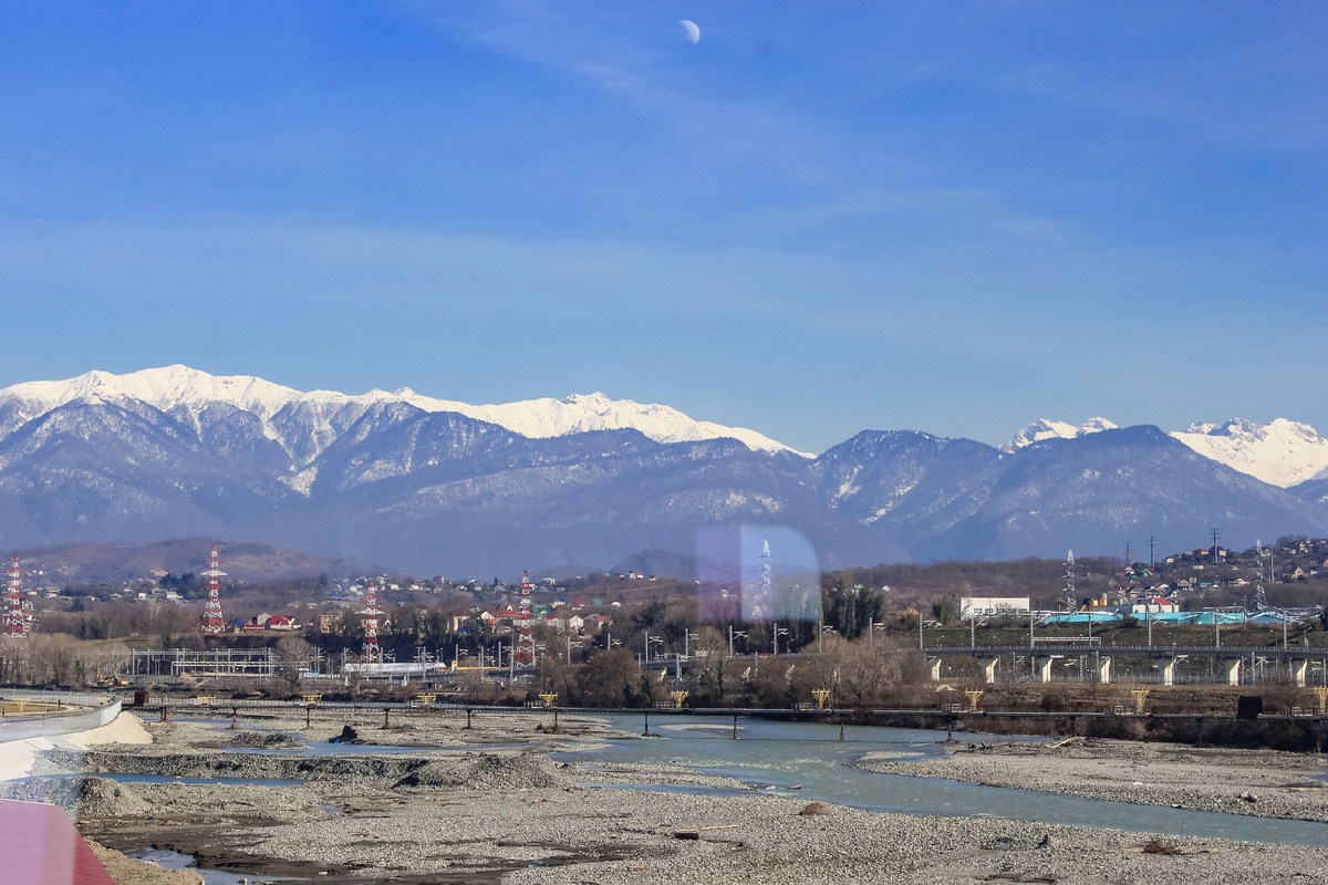 Горы в районе хребтов Тепе-Баше и Гагринского