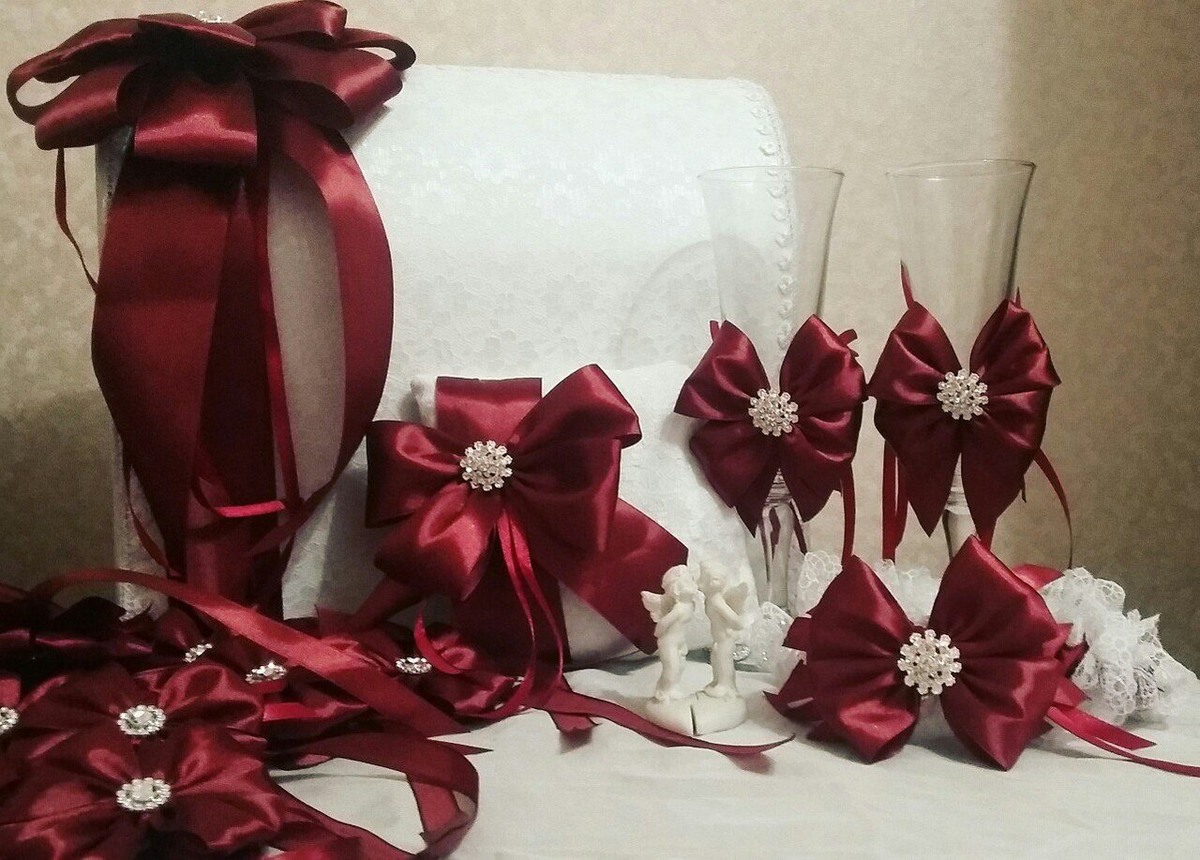 Сундук для денег, бокалы, подушечка для колец, браслеты-бантики для подружек невесты, повязка на ногу для невесты