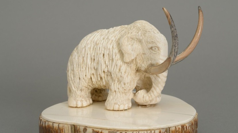     Скульптура "Мамонт" Россия, г. Тобольск, конец XIX - начало ХХ века Кость мамонтовая, резьба, полировка  Всероссийский музей декоративного искусства