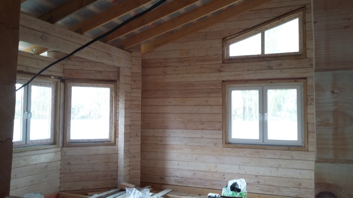 Пластиковые окна вставлены в окосячку. Стоят без пооблем уже 8 лет.