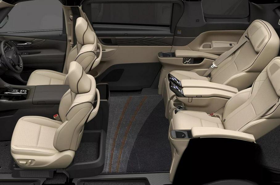 Есть холодильник, USB-разъем, динамики в подголовнике и отдельная зона системы кондиционирования.
© Toyota
