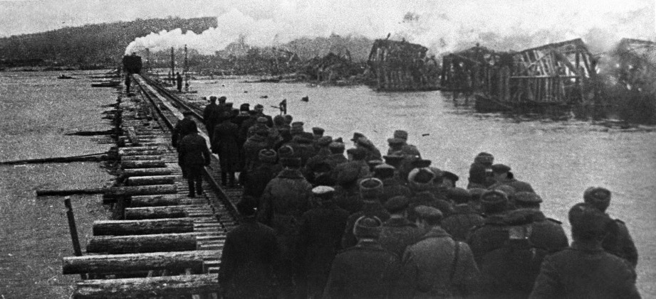                                                                 Форсирование Днепра