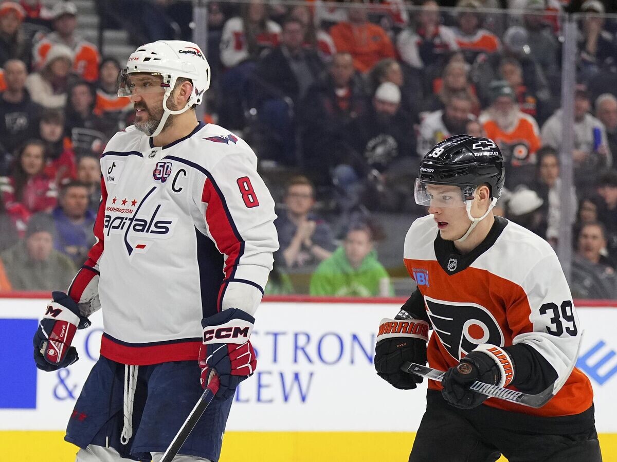    Александр Овечкин и Матвей Мичков© Фото : Mitchell Leff