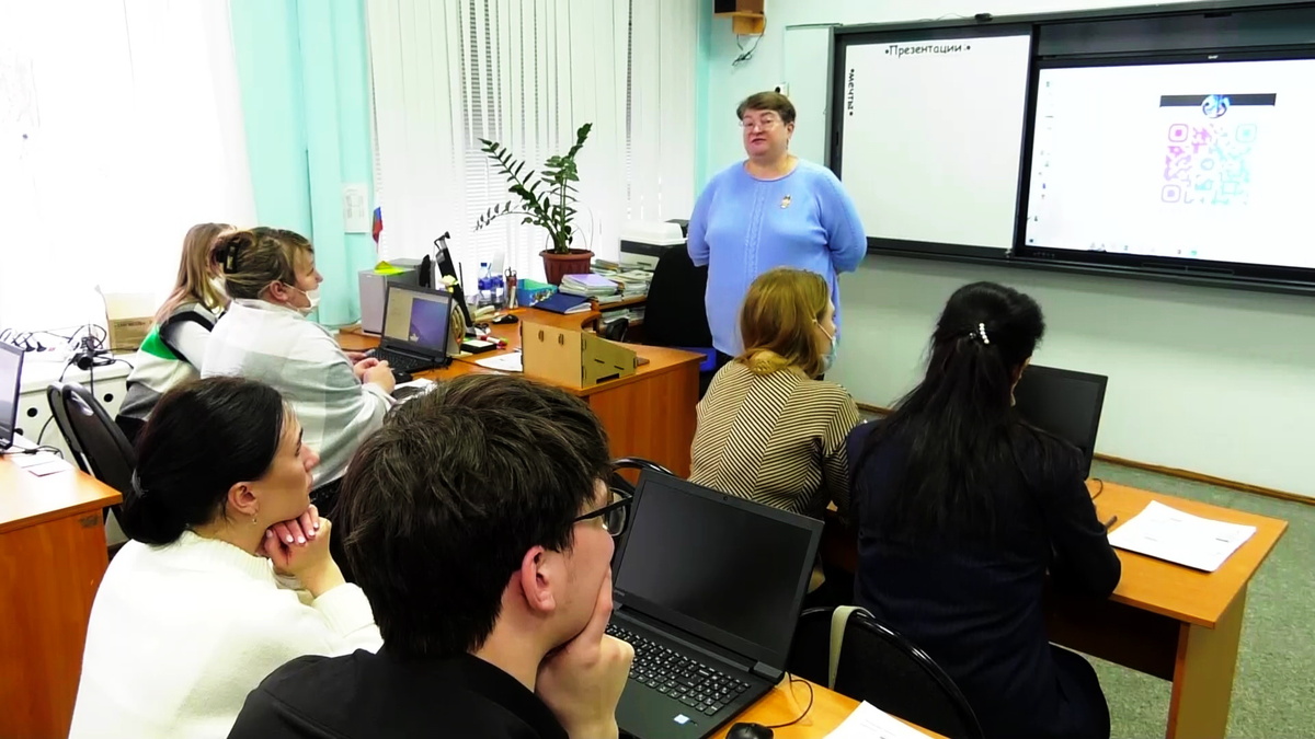    В Урае педагоги используют нейросети для подготовки к урокам