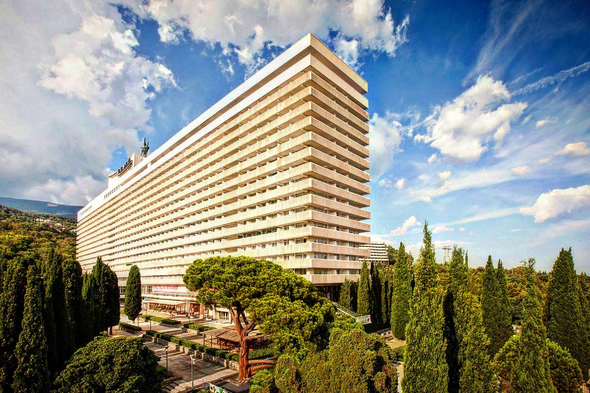 Гостиница ,,Ялта" была построена в 1977 году. Фото RAZh2oru.