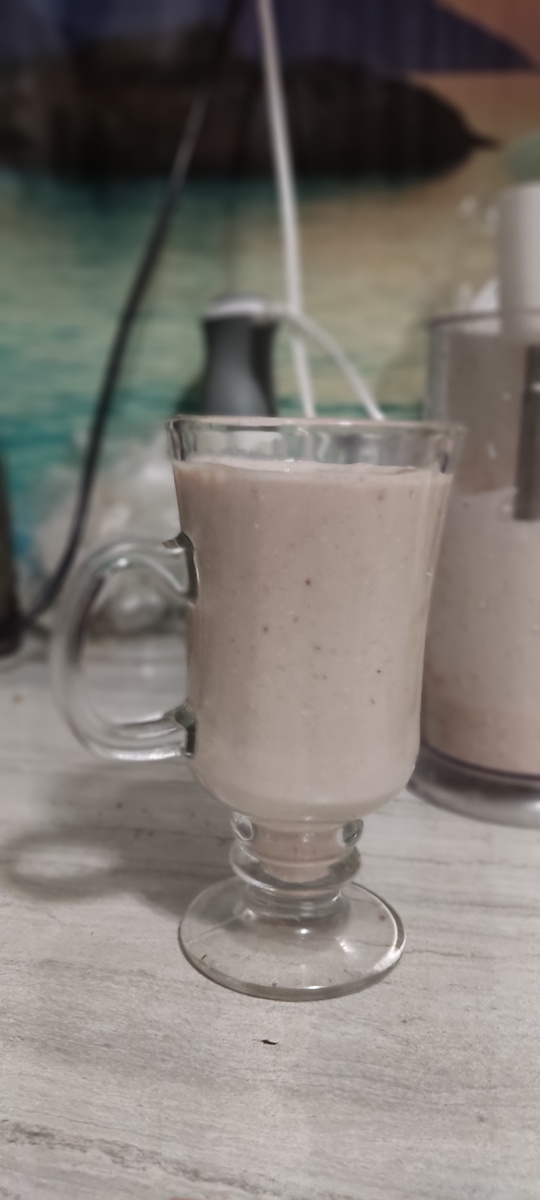 Йогурт был клубничный. 