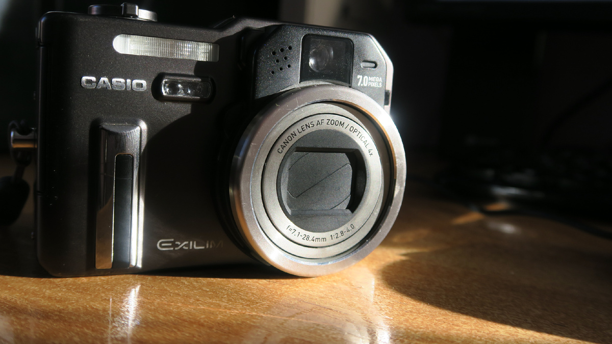 Для тех времён вполне компактен.