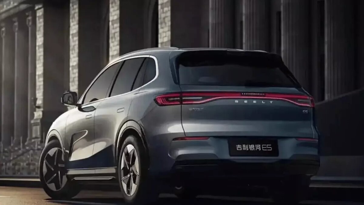 Максимальный запас хода на одном заряде составляет 430 километров. Фото: Geely