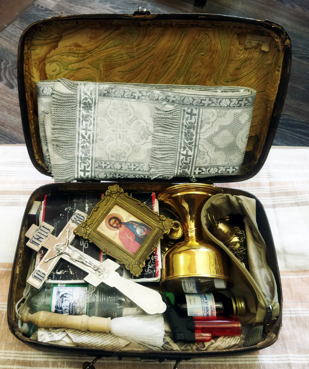 У чемоданчика своя история. Откуда он и что в нём - напишу позже.