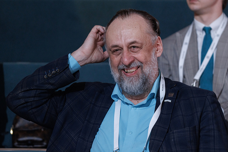    Александр Ложкин: «Даже в таких патриархальных странах, как Иран, мы видим абсолютно современные подходы к городскому планированию, к организации городской среды».   
Фото: Сергей Елагин