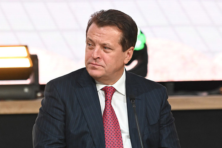    Ильсур Метшин: «Мы за то, чтобы как можно больше инструментов было в руках руководителей городов и муниципалитетов, регионов. Для того чтобы, строя тот или иной объект, мы имели бо́льшую палитру возможностей».   
Фото: kzn.ru