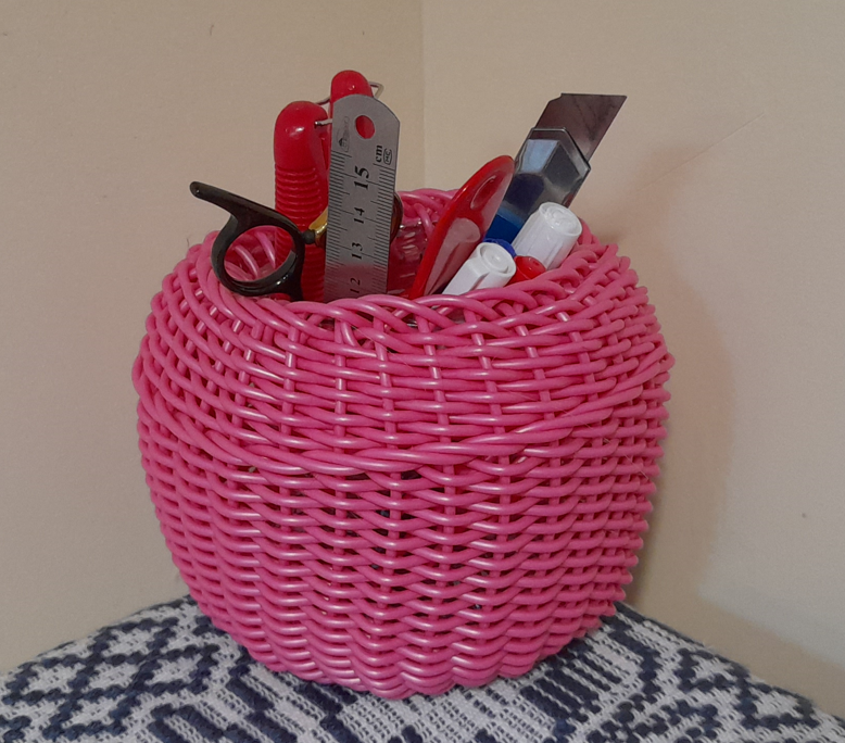 Карандашница из прутка. Мое первое разочарование в ротанге. 