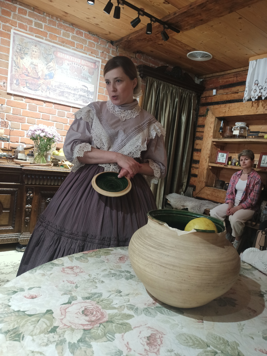 Костюмированное представление на экскурсии в музее пастилы