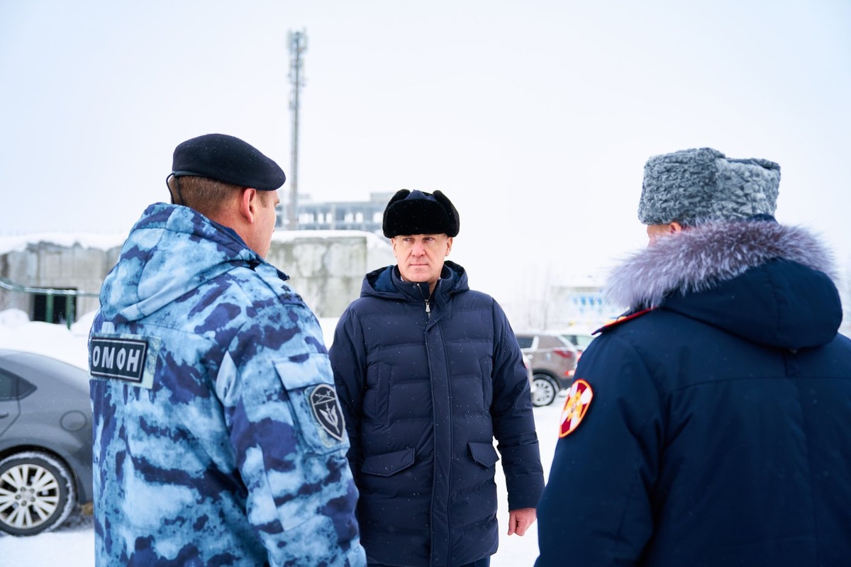    Руслан Кухарук встретил югорских бойцов и командиров из СВО на ЖД вокзале в Сургуте