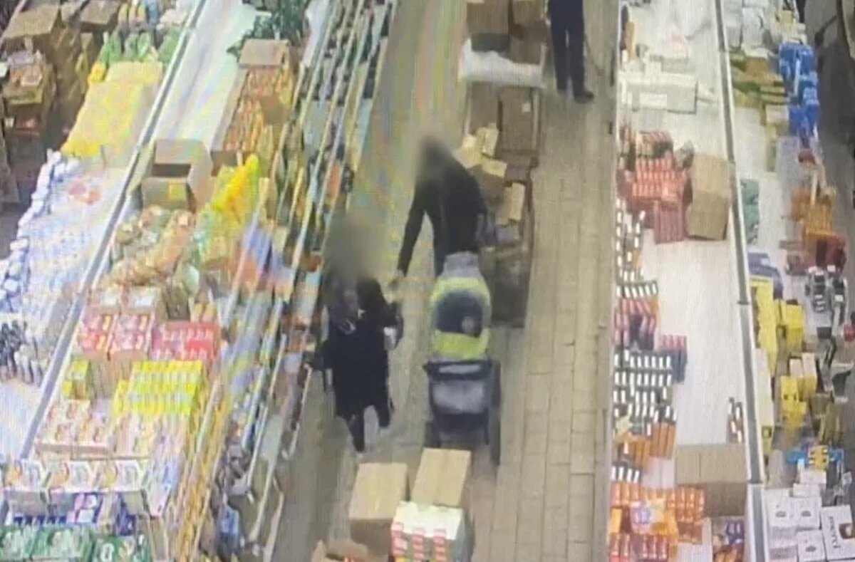    Экс-супруги обносили комсомольские магазины с помощью детской коляски