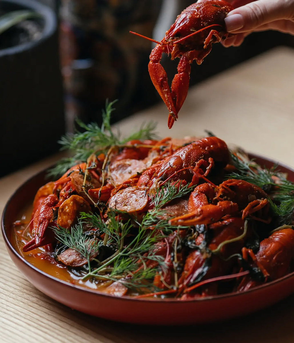 @rakigadi / Instagram (входит в корпорацию Meta, признана экстремистской и запрещена в России)📷Чешские раки с краковскими колбасками и копчеными ребрышками